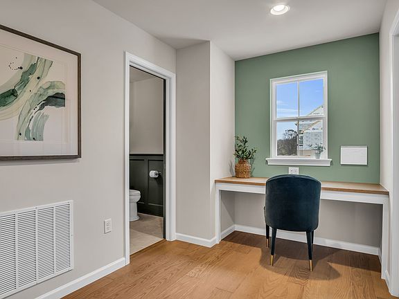4th image of 530 Coral Bells Dr
