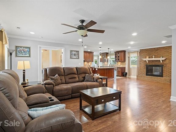 4th image of 1918 W Laporte Dr