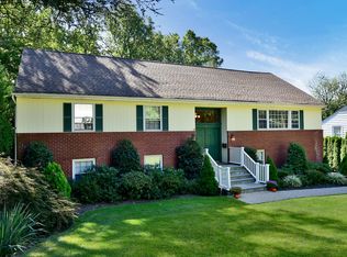 25 Willets Rd, Harrison, NY 10528