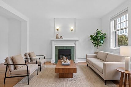 5th image of 1009 W 10th Ave #105