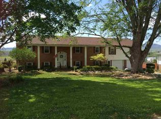 87 W High St, Stuarts Draft, VA 24477