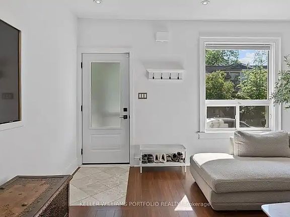4th image of 28 Tiverton Ave #1A