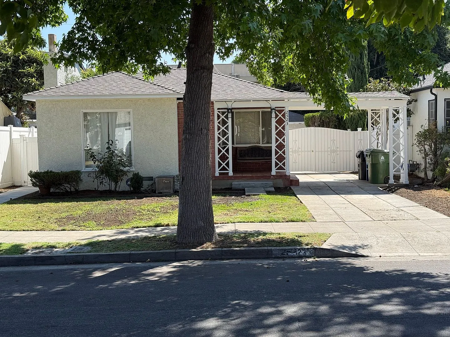 Charming 3 bedroom, 2 bathroom Traditional home in the highly desirable Rancho Park / West Los An... — Photo 1