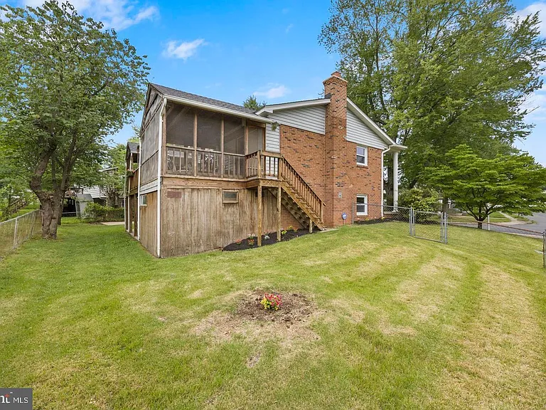 13501 Kelmont Ct — Photo 36
