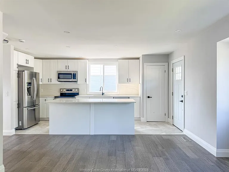 1774 Olive Rd — Photo 5