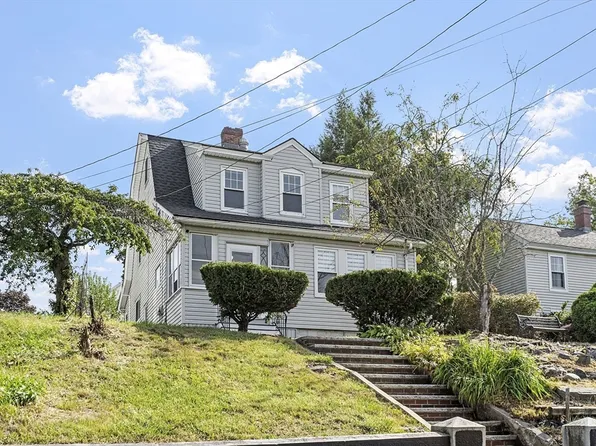21 Vernon St, Lowell, MA 01850