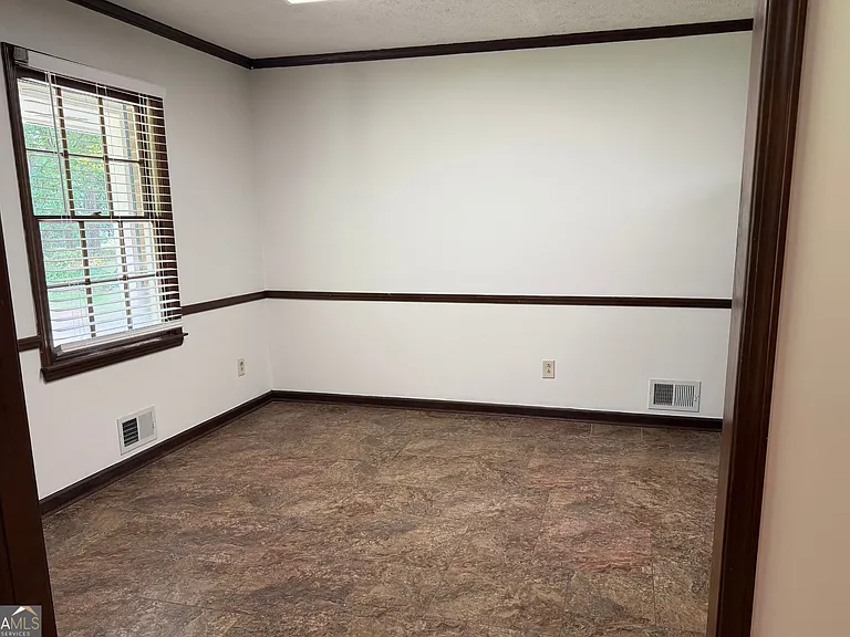 310 Sharon Dr — Photo 5