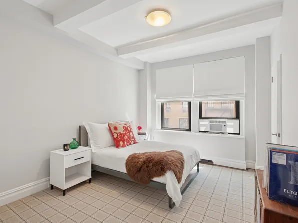 55 East 72nd Street image 9 of 13