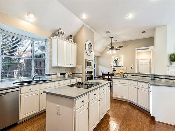 3rd image of 3216 Crooked Stick Dr