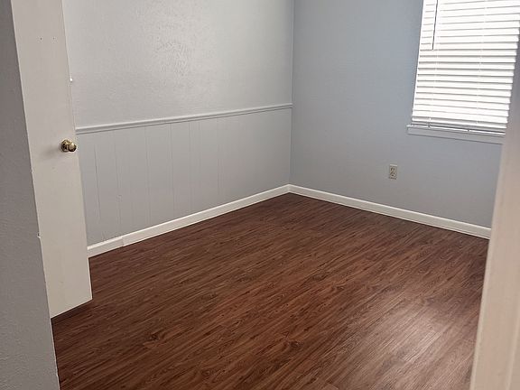 3rd image of 308 College St APT A
