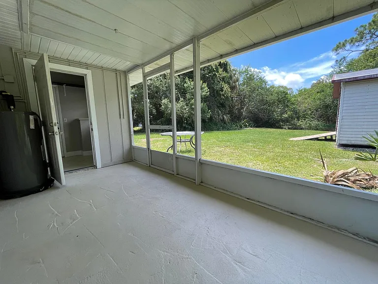 1103 E Weatherbee Rd — Photo 10
