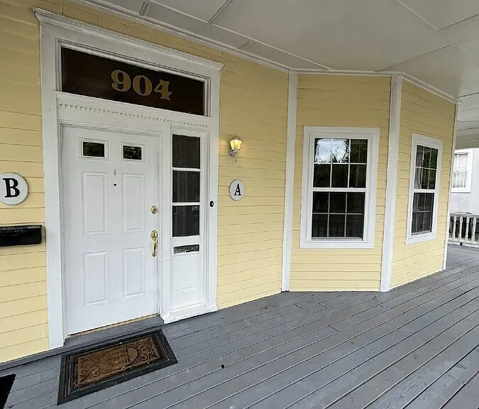 904 E Duffy St #A — Photo 2
