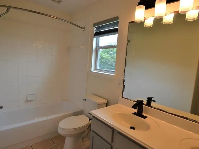 2110 Banfield Ct — Photo 41