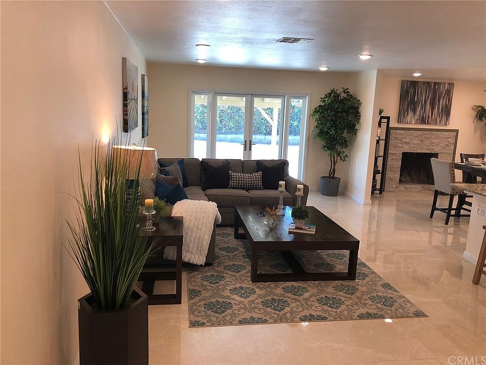 2nd image of 618 S Acacia Ln
