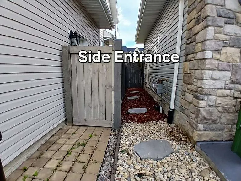 6421 Sandin Cres NW — Photo 2