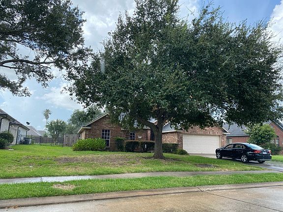 3rd image of 110 Hamilton Ct