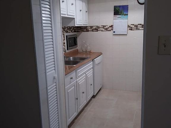 4th image of 1575 Greenlea Dr APT 12