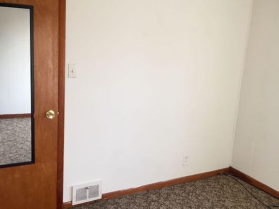 4th image of 131 S Long St