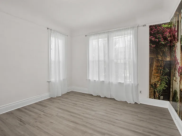 152 E Plymouth St — Photo 18
