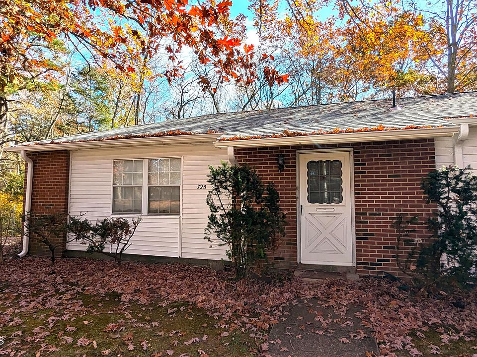 1st image of 723A Buckingham Drive