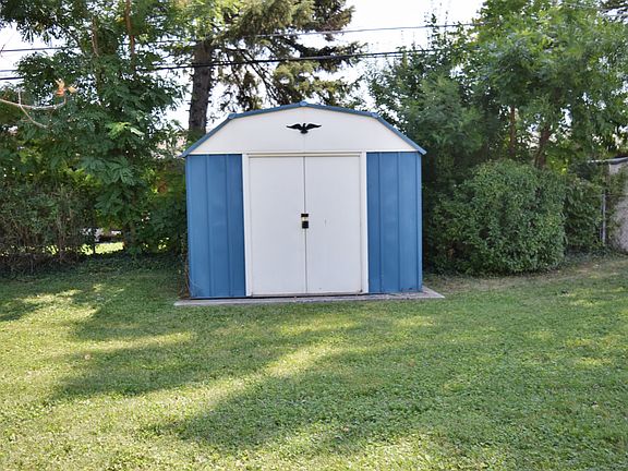 2nd image of 33498 Clifton Dr