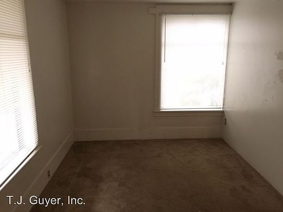 3rd image of 303 N Oak St APT 4
