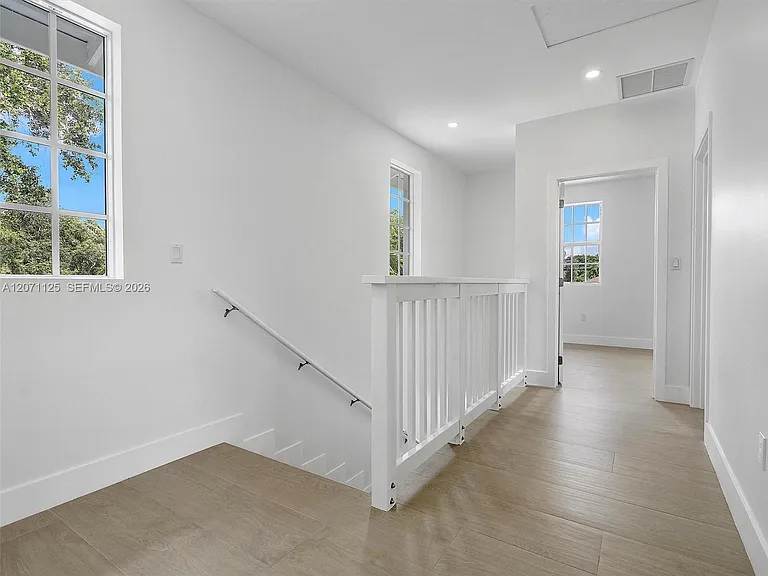 112 Florida Ave — Photo 14