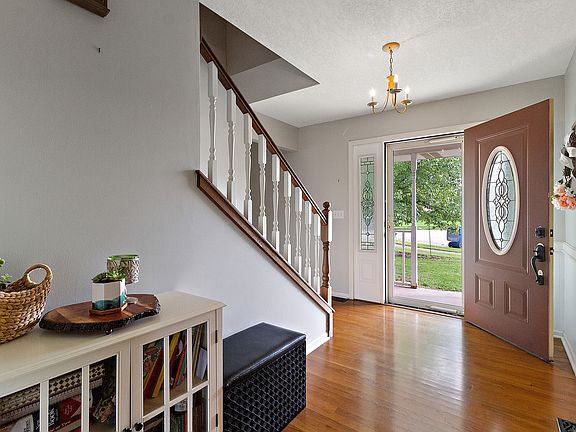2nd image of 1287 Greenbriar Ct
