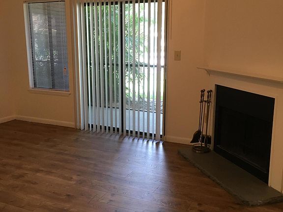 3rd image of 3510 Sable Palm Ln #1B