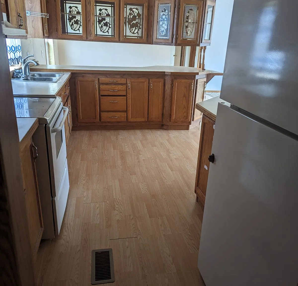 3 bed, $1,300 — Photo 3