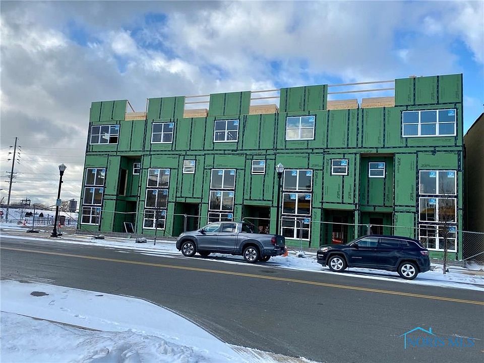 1st image of 409 W Water St #I
