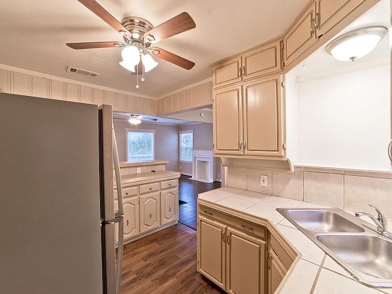 4434 Somerville Ave — Photo 8