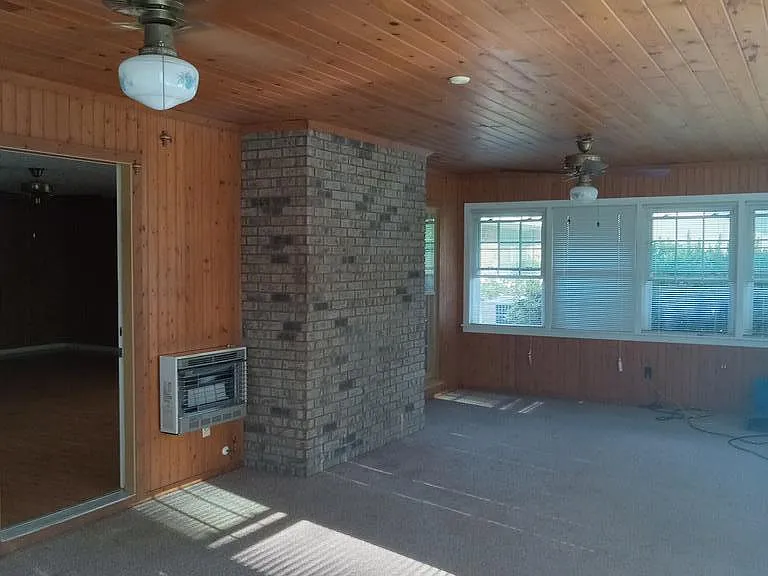 2243 Oakgrove Cir — Photo 24