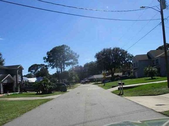 Exterior Neighborhood (street photo)