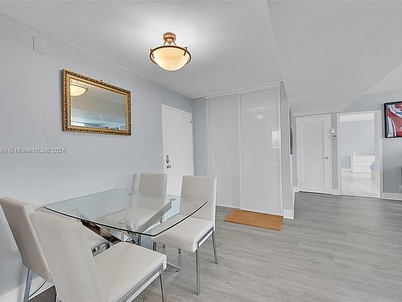 5th image of 524 Orton Ave APT 303