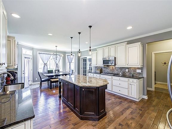 3rd image of 11531 Willow Bend Dr