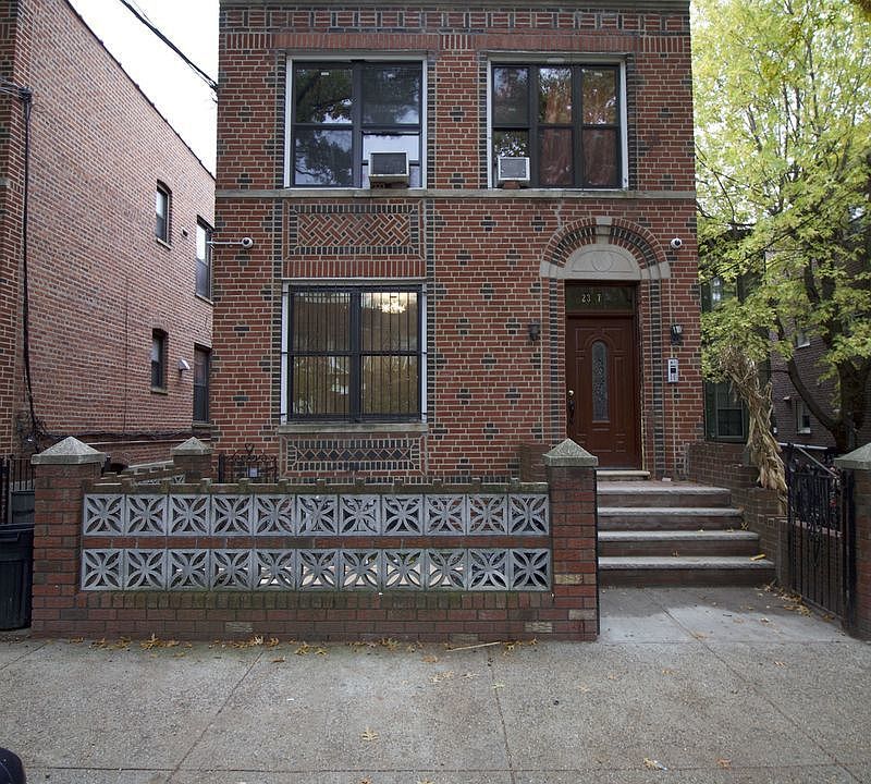 1st image of 2379 28th St APT 2R