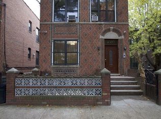 2379 28th St APT 2R, Astoria, NY 11105