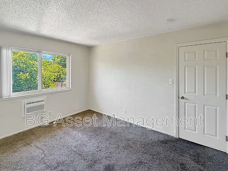 4110 34th Ave #4 — Photo 14