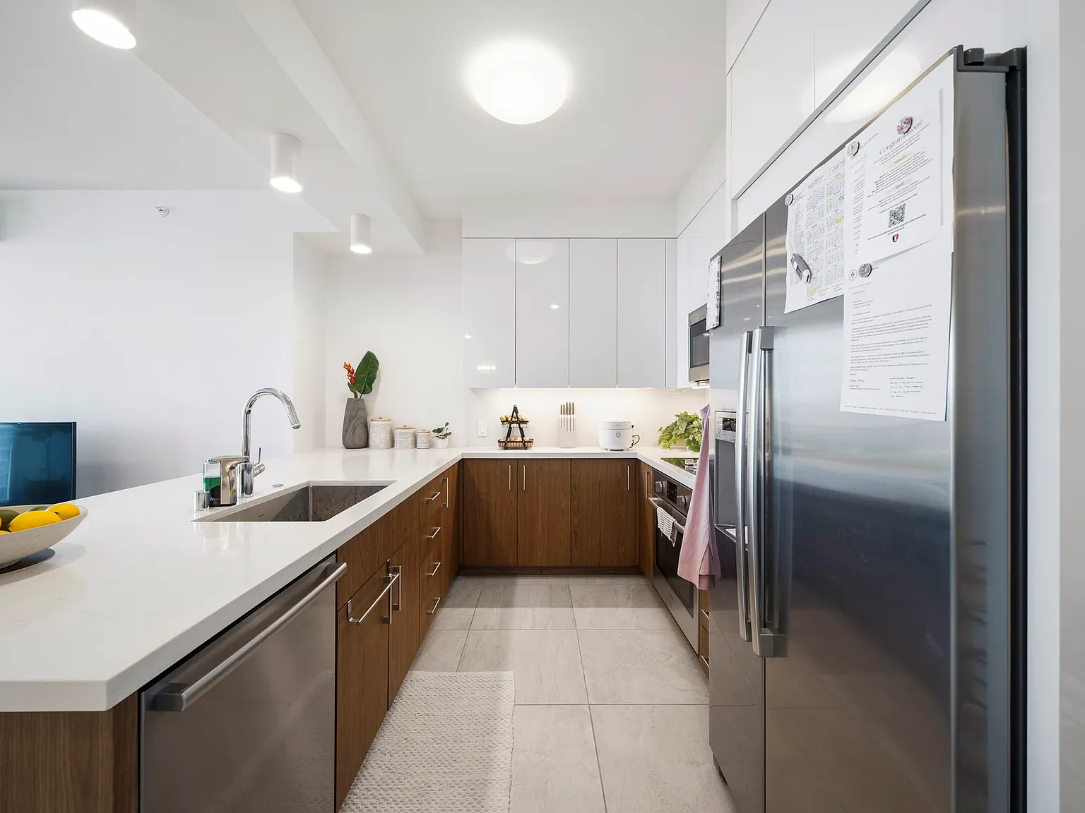 2 bed, 916 sqft, $4,500 — Photo 3