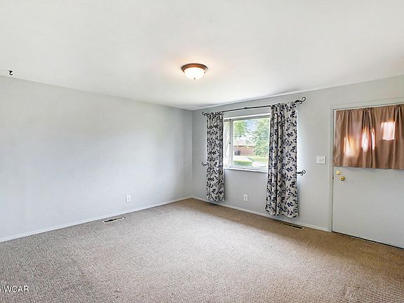 3rd image of 843 Mackenzie Dr