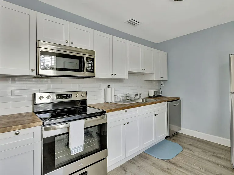 8225 S Indian River Dr #C — Photo 15