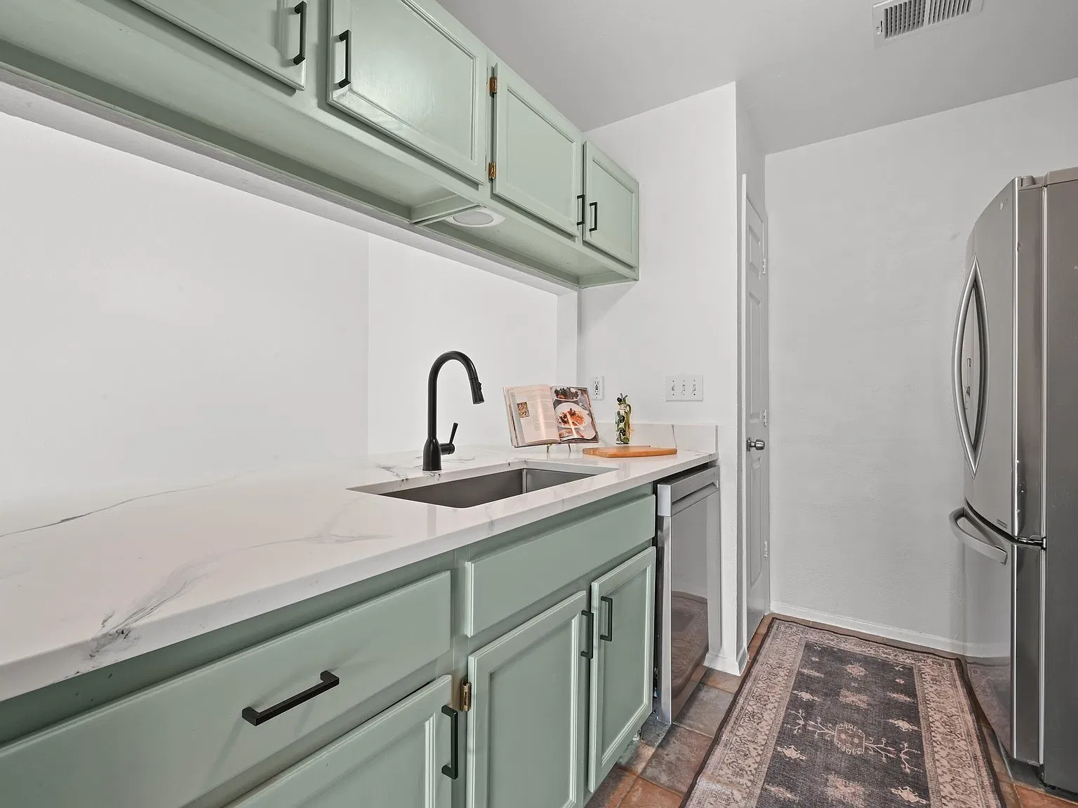 2 bed, 2.0 bath, 888 sqft, $1,950 — Photo 4