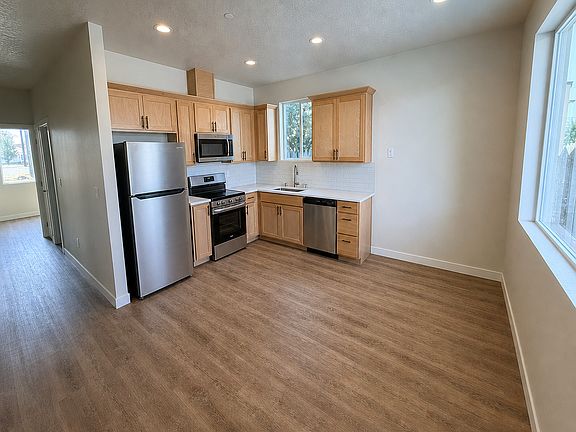 5th image of 732 W Ruby St