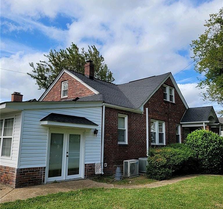 1st image of 401 Russell St