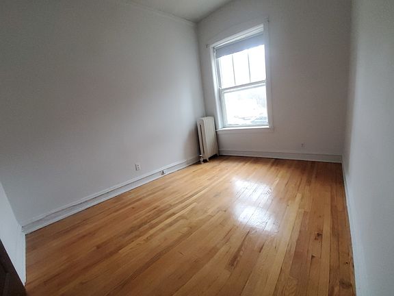 4th image of 5023 N Winchester 1st Floor