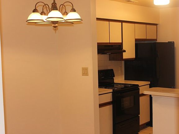 4th image of 504 Thorncliff Dr
