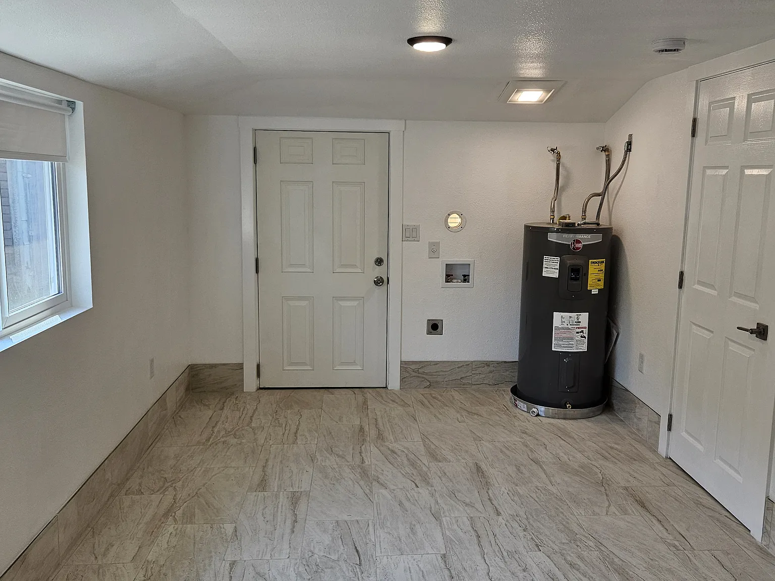 3 bed, 876 sqft, $1,500 — Photo 2