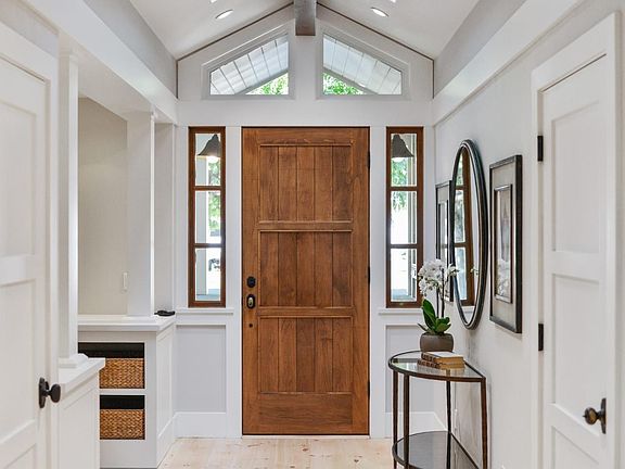 5th image of 360 Claremont Way