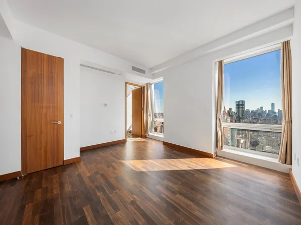 400 Fifth Avenue image 10 of 11